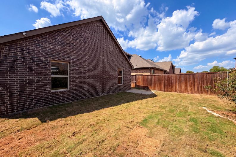 Photo 14 of 16 of 5558 Yarborough Dr, Forney, TX