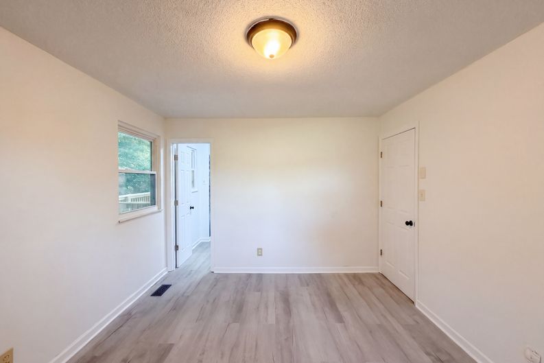 Photo 18 of 27 of 7301 Meadowbrook Cir, Knoxville, TN