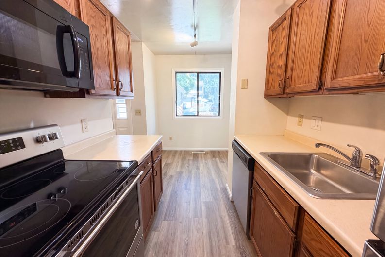 Photo 11 of 30 of 201 Bridlewood Dr, St. Paul, MN