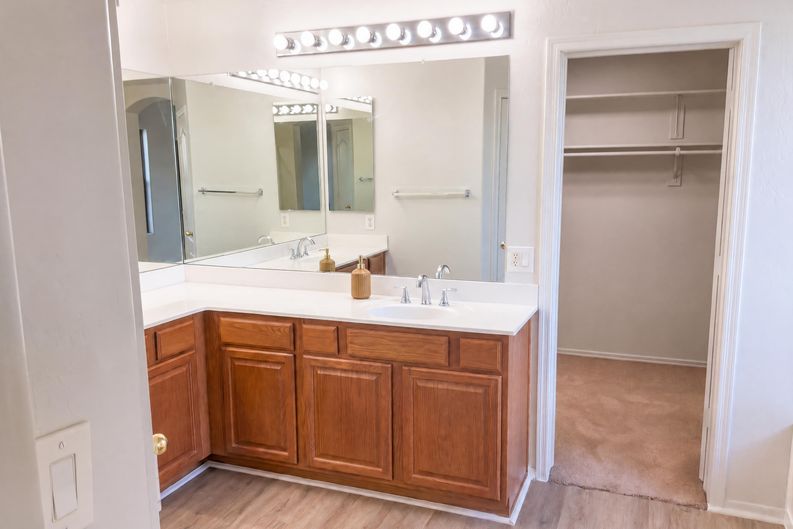 Photo 14 of 46 of 8386 W Palo Verde Ave, Peoria, AZ