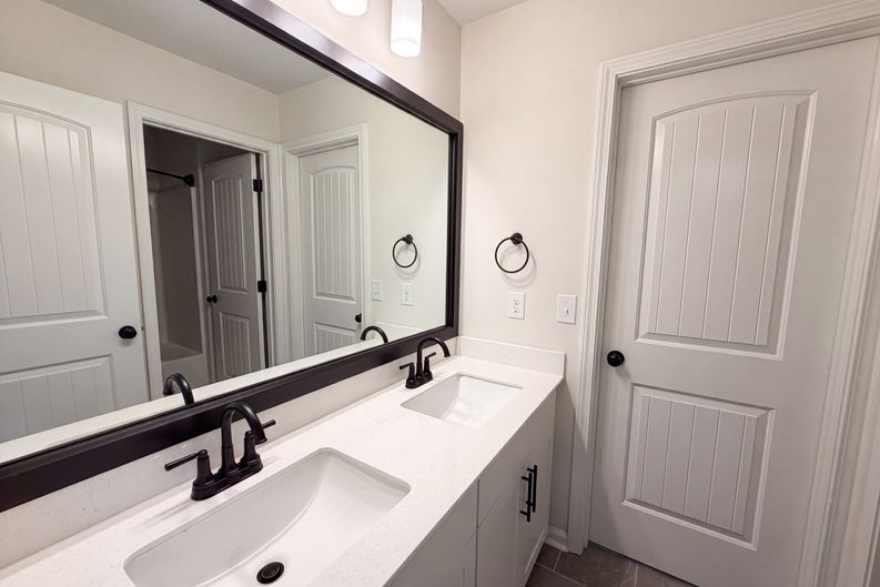 Photo 25 of 37 of 7463 Buckview Ct, Kernersville, NC