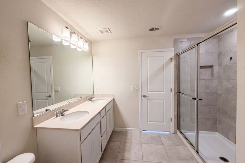 Photo 18 of 24 of 7768 Syracuse Dr, Clermont, FL