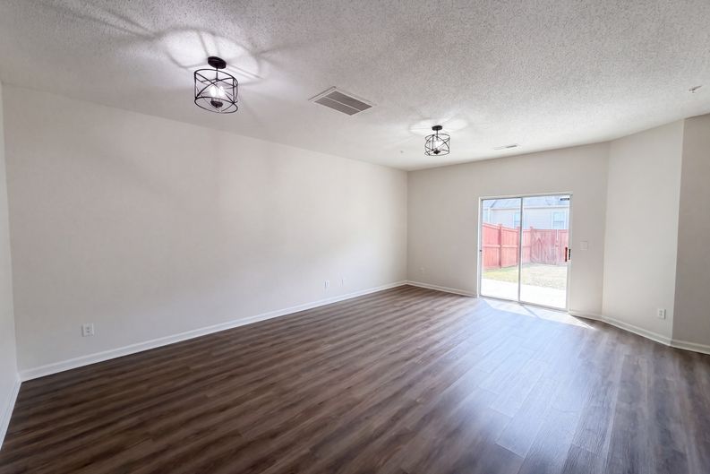 Photo 3 of 21 of 1689 Broad River Rd, Atlanta, GA