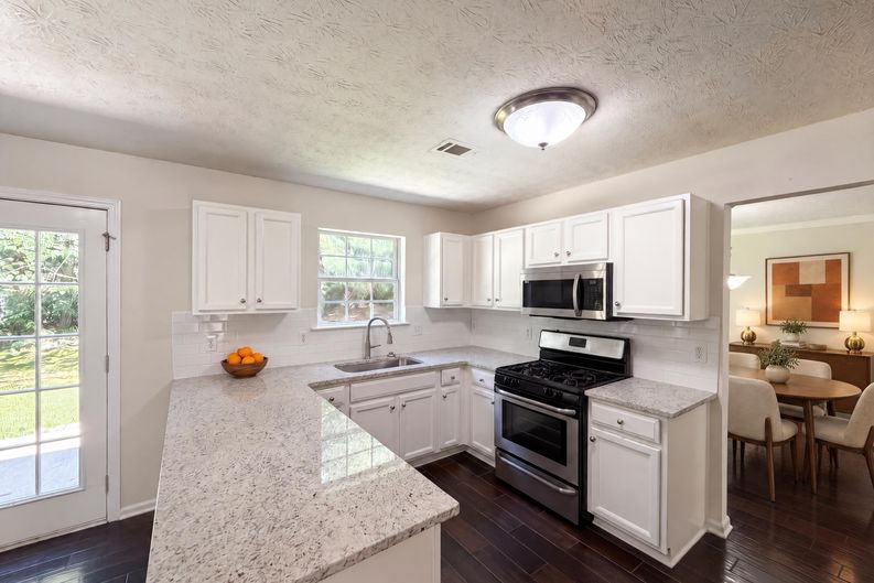 Photo 9 of 25 of 3582 Coveside Ct, Loganville, GA