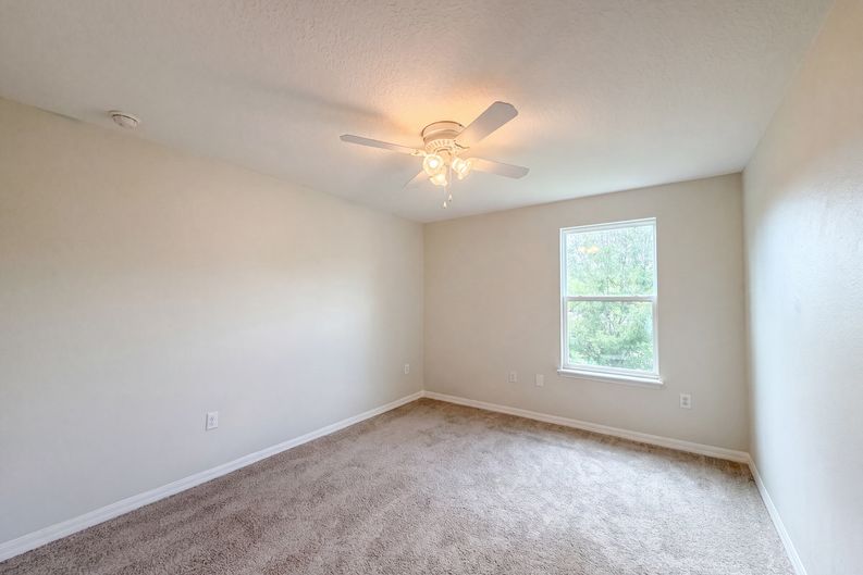 Photo 16 of 22 of 4876 Grassy Knoll Dr, Tavares, FL