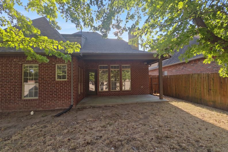 Photo 5 of 18 of 3908 N Pine Ave, Broken Arrow, OK