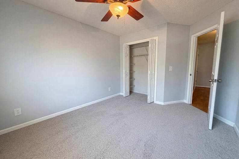 Photo 4 of 22 of 1390 Chapel Hill Ln SW, Marietta, GA