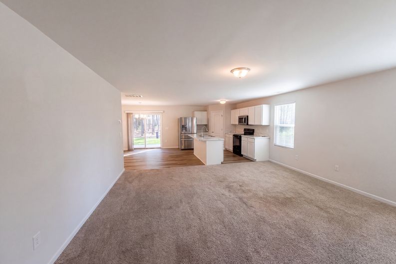 Photo 3 of 16 of 4066 Calloway Rd, Raeford, NC