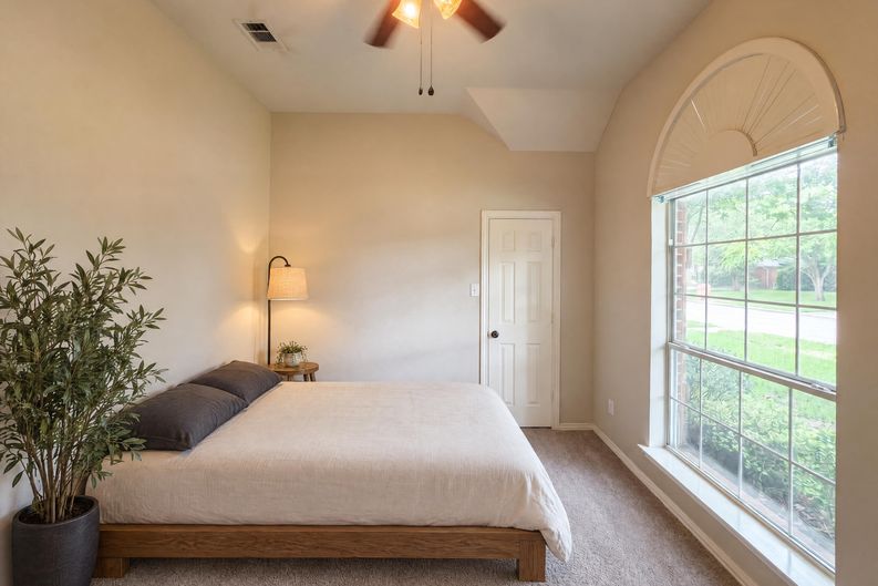 Photo 14 of 17 of 1441 Forest Oaks Ct, Frisco, TX