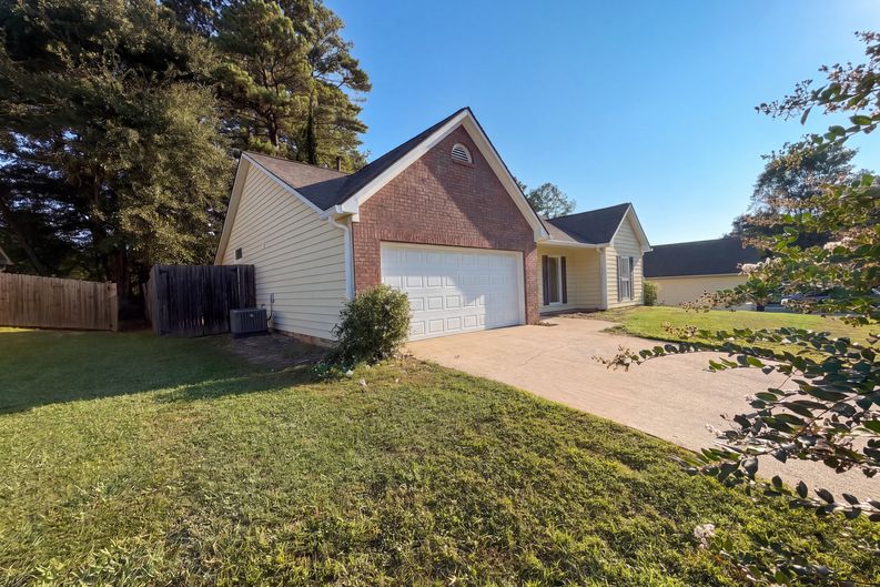 Photo 26 of 30 of 2119 Crystal Lake Dr, Lawrenceville, GA