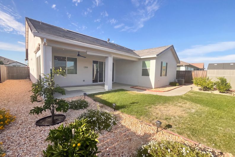 Photo 5 of 29 of 4861 Peace Lily Ln, Roseville, CA