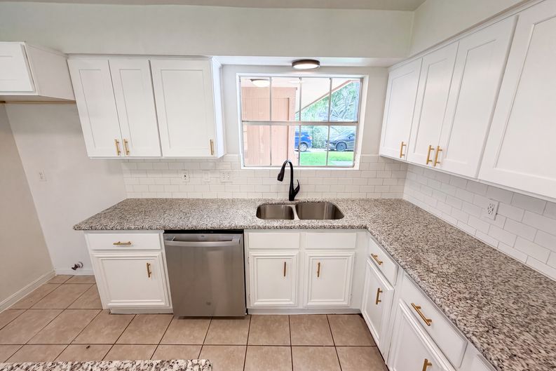 Photo 13 of 23 of 719 Equinox St, Crosby, TX