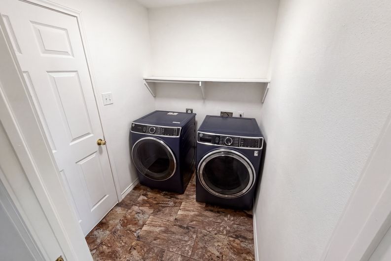 Photo 14 of 21 of 9002 Barracuda Dr, Texas City, TX