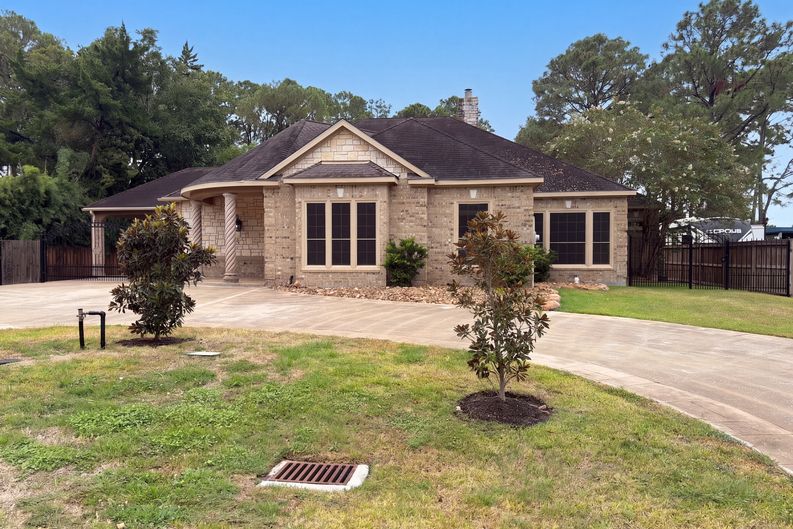 Photo 6 of 69 of 1005 Lewis Dr, Kemah, TX