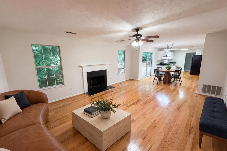Photo 3 of 50 of 1800 Ivy Stone Ct, Buford, GA