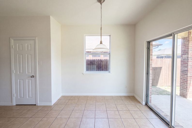 Photo 10 of 25 of 1421 Sparrow Dr, Little Elm, TX
