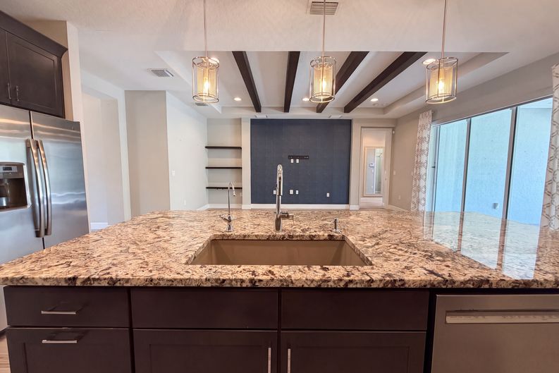 Photo 6 of 28 of 1011 Victoria Hills Dr S, Deland, FL
