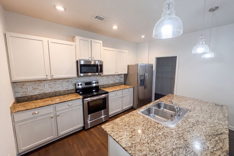 Photo 16 of 22 of 611 Dodson Lake Ct, Fairburn, GA