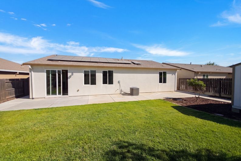Photo 5 of 24 of 5578 E Eugenia Ave, Fresno, CA