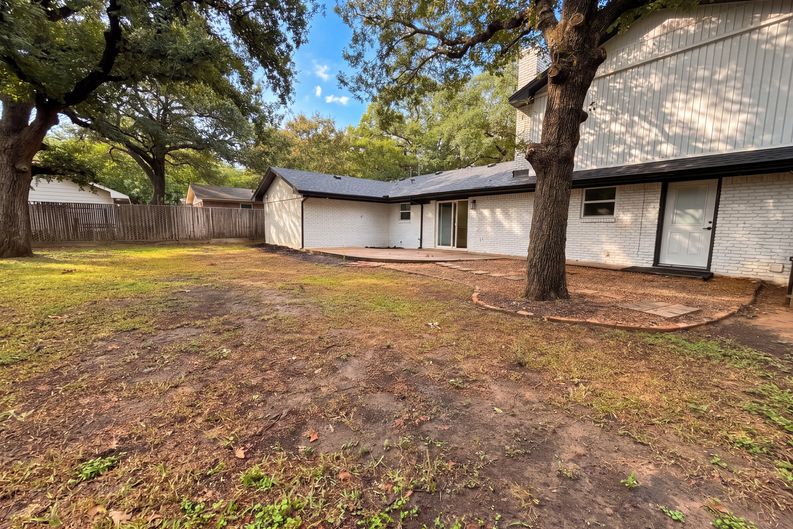 Photo 23 of 25 of 1515 Cherokee St, Arlington, TX