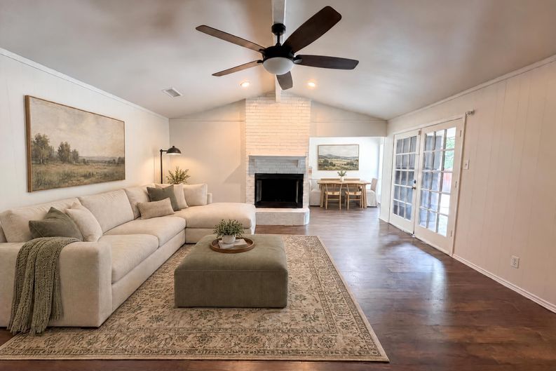 Photo 3 of 20 of 722 S Forest Ln, Duncanville, TX