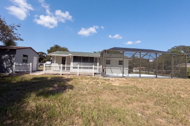 Photo 5 of 28 of 4526 Eagles Nest Rd, Fruitland Park, FL