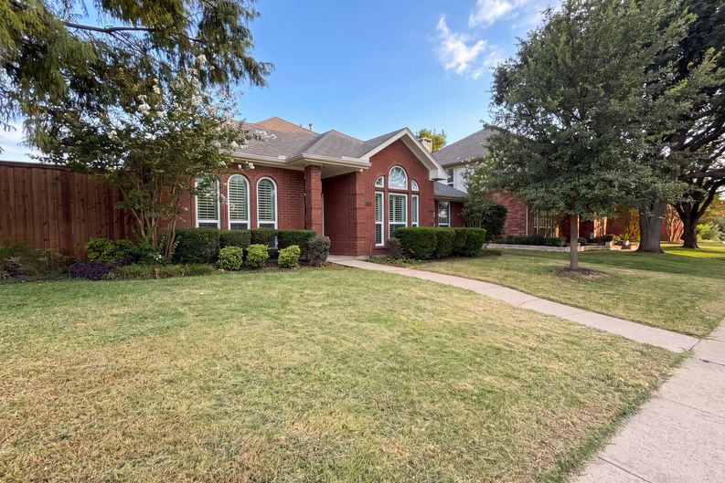 Photo 15 of 18 of 1416 Willow Wood Dr, Carrollton, TX