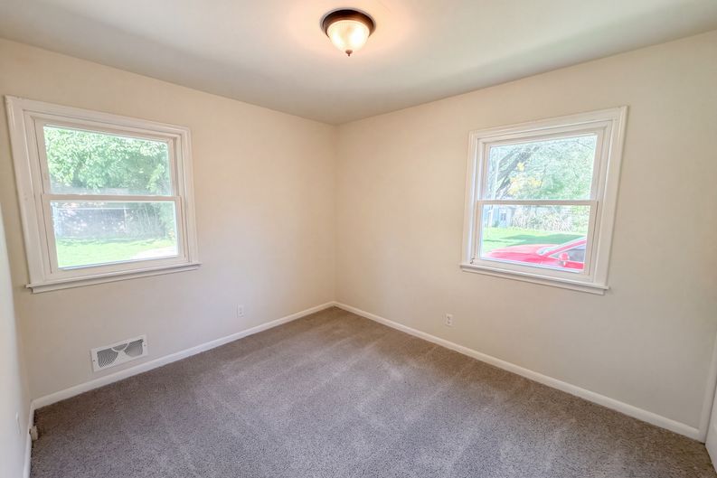Photo 4 of 30 of 2517 Nokomis Ave, St. Paul, MN