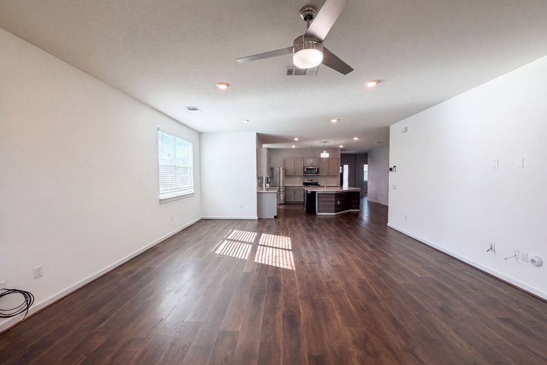 Photo 3 of 22 of 204 Florenz Ln, Georgetown, TX