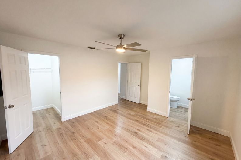 Photo 17 of 25 of 845 40th Ave S, Saint Petersburg, FL