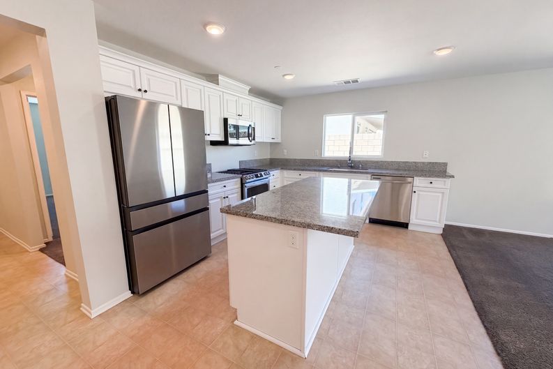 Photo 6 of 17 of 14220 Bison Ct, Victorville, CA