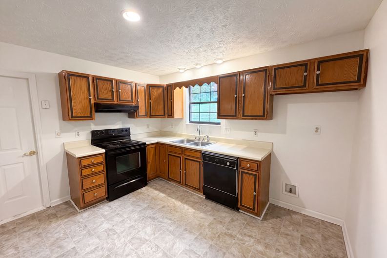Photo 12 of 22 of 6020 Morning Glory Pl, Knoxville, TN