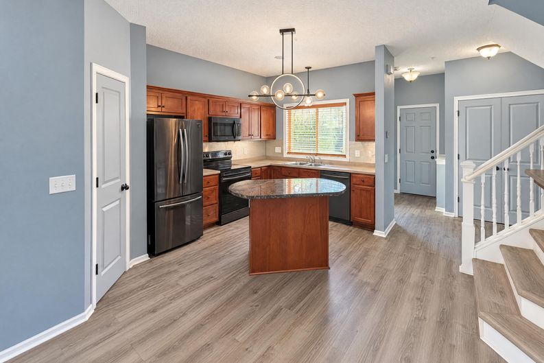 Photo 10 of 40 of 151 Morgan Ln, Lino Lakes, MN