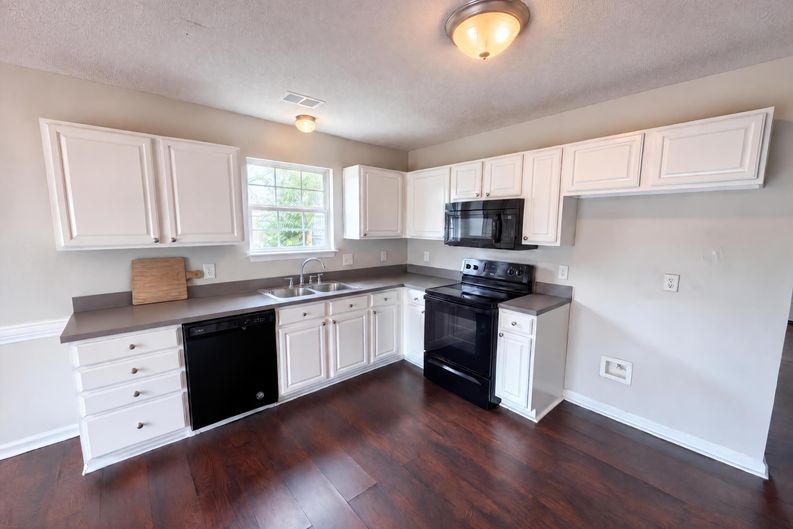 Photo 13 of 16 of 237 Arthurdale Dr, West Columbia, SC