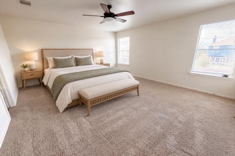Photo 4 of 30 of 230 Phillips St, Hutto, TX