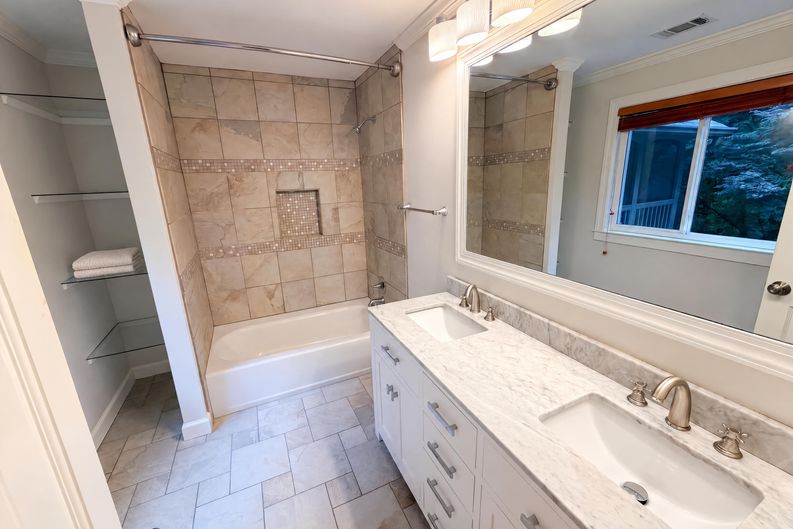 Photo 18 of 53 of 4958 Scotts Creek Trl, Peachtree Corners, GA