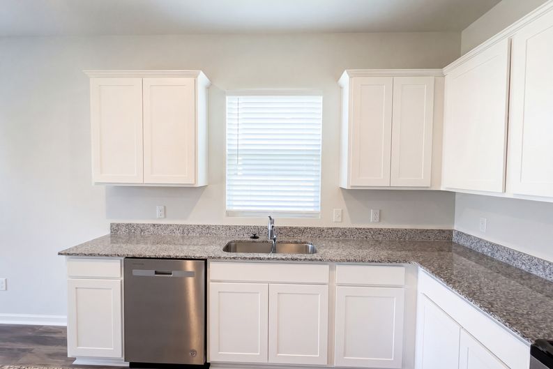 Photo 8 of 19 of 616 Fisher Ln, Summerville, SC