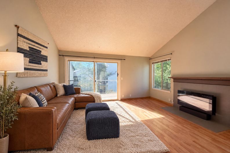 Photo 8 of 25 of 11776 SW Boones Bend Dr, Beaverton, OR