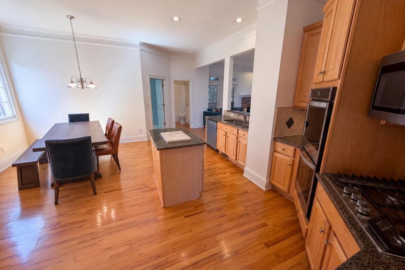 Photo 8 of 41 of 3725 Wescott Way, Sandy Springs, GA