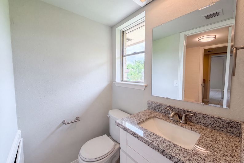 Photo 12 of 18 of 12510 Daventry Ln, Houston, TX