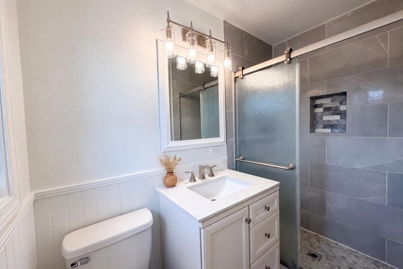 Photo 9 of 18 of 5208 Fernwood Way, Sacramento, CA