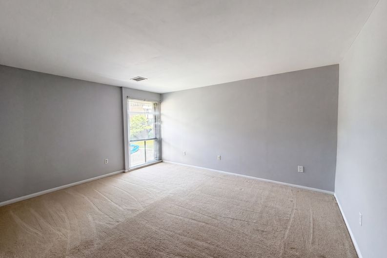 Photo 4 of 16 of 9907 Blundon Dr, Silver Spring, MD
