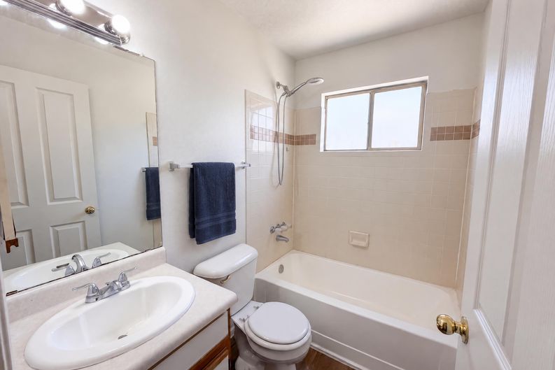 Photo 9 of 18 of 1610 Perma Dr NE, Rio Rancho, NM