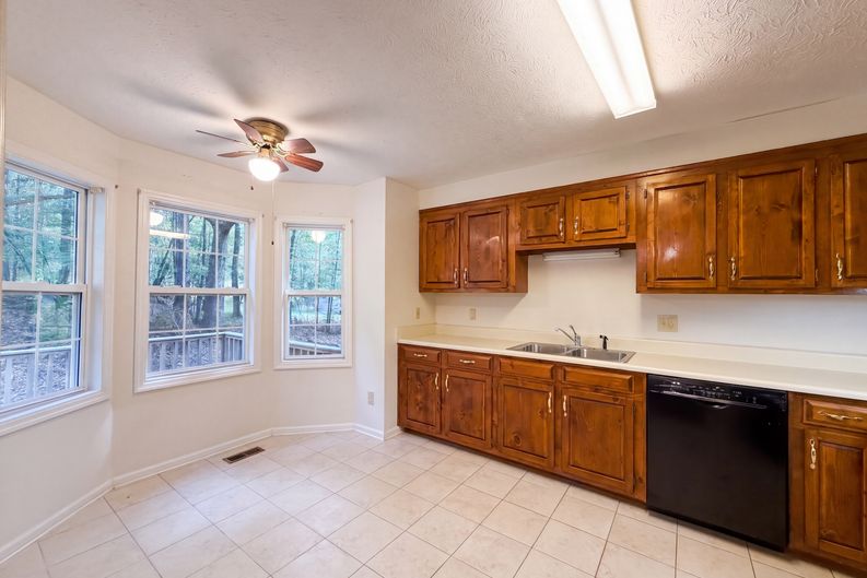 Photo 8 of 26 of 103 Saddlebrook Ct, Lagrange, GA