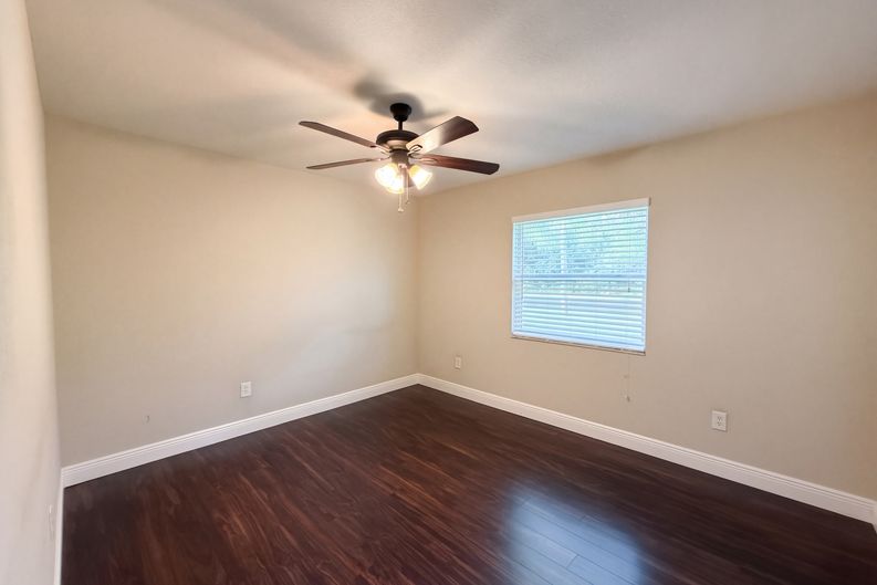 Photo 12 of 26 of 881 Vicksburg St, Deltona, FL