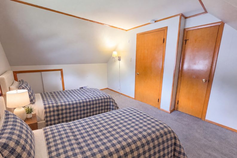 Photo 15 of 20 of 2339 Northgate Ave, Riverside, IL