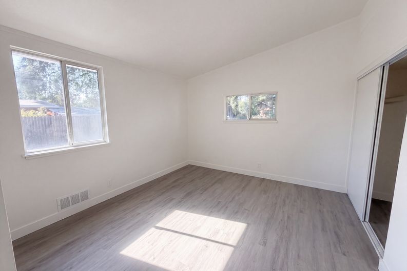 Photo 4 of 29 of 4224 Boone Ln, Sacramento, CA