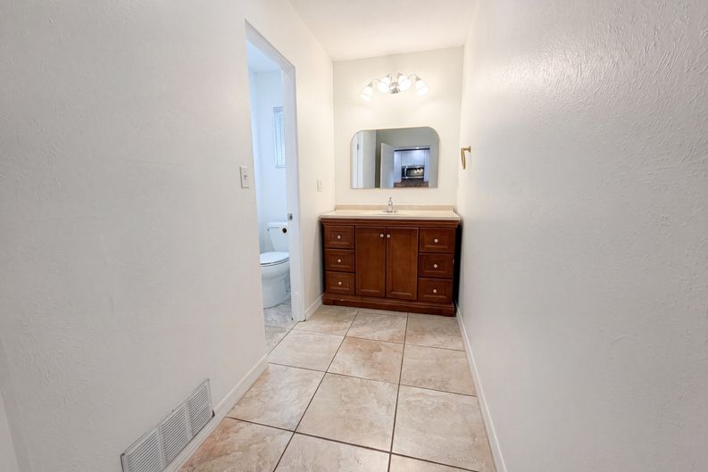 Photo 17 of 28 of 829 E 4th St, Englewood, FL