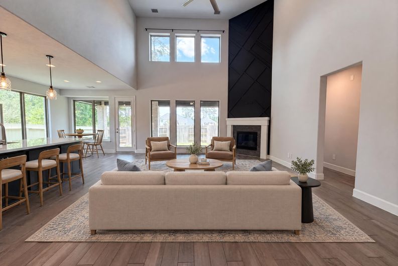 Photo 3 of 29 of 15418 Legacy Park Way, Pinehurst, TX