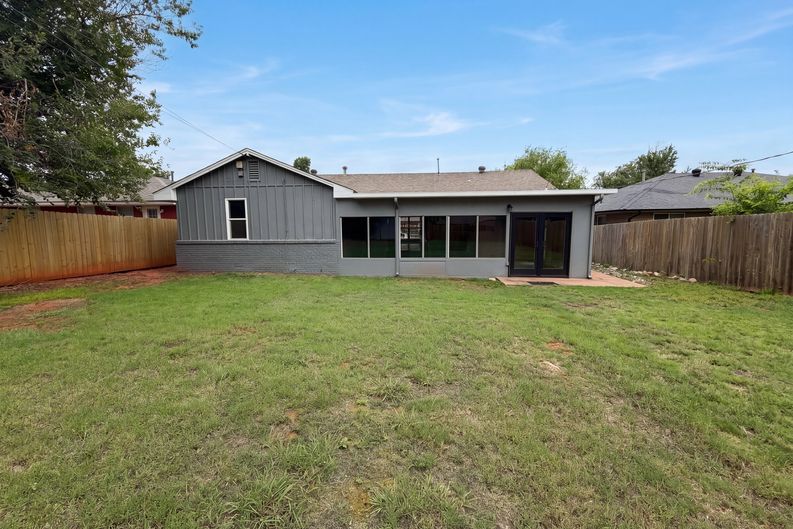 Photo 5 of 17 of 10508 Whitehaven Rd, Oklahoma City, OK